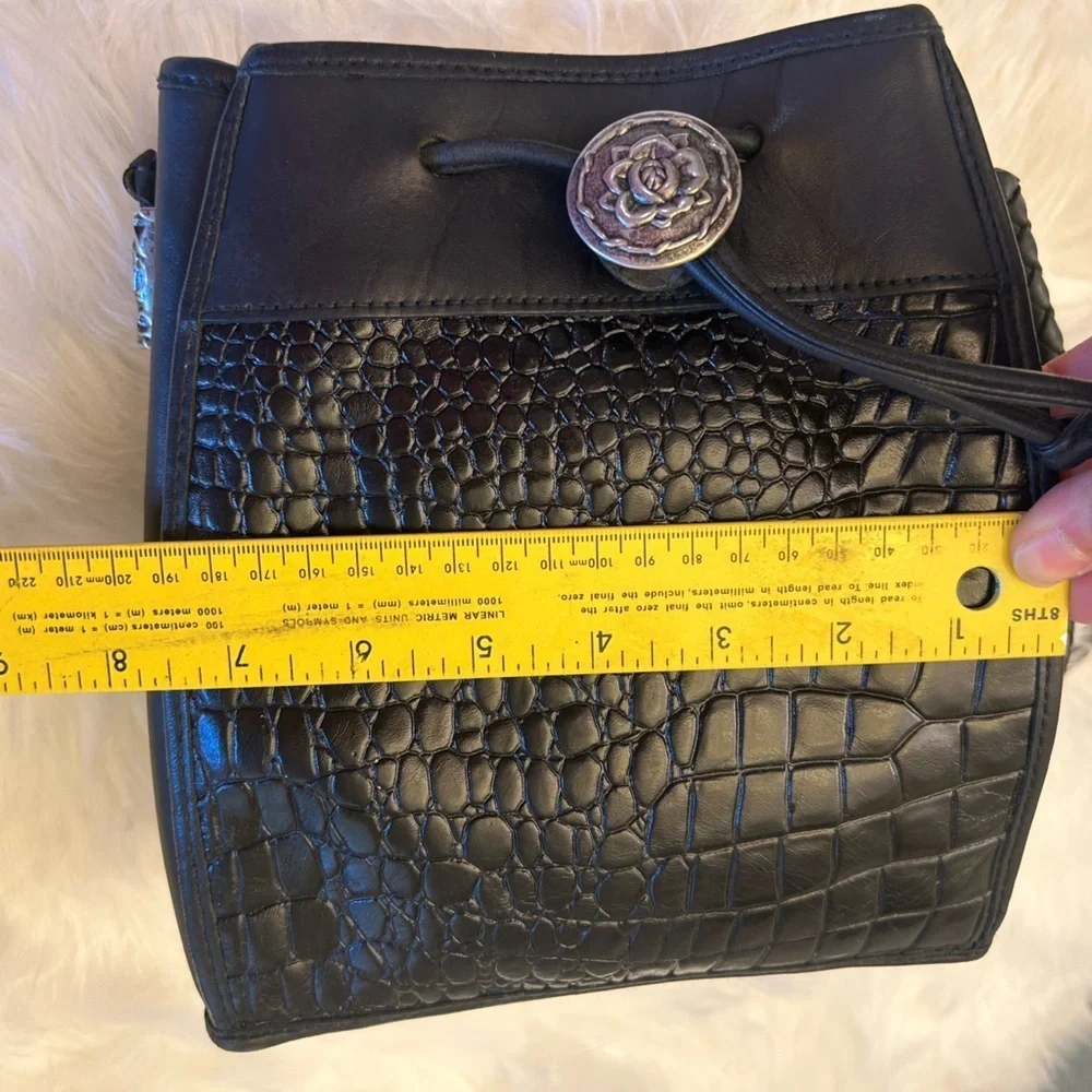 Valerie Stevens Vintage Black Leather Croc-Embossed Crossbody Bag.‎ U